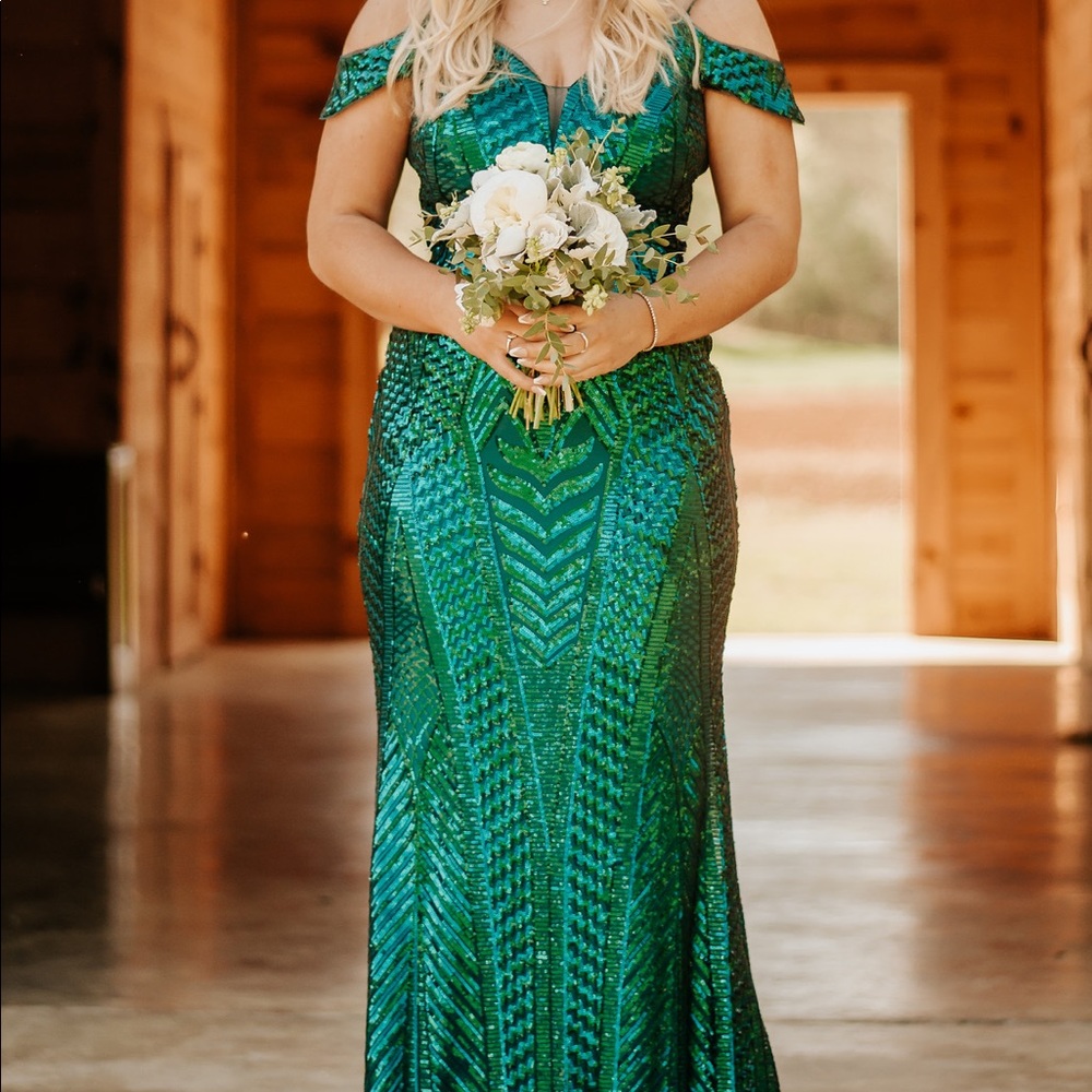 Forest Green Nightway Prom Dress Size 10, willing to negotiate price